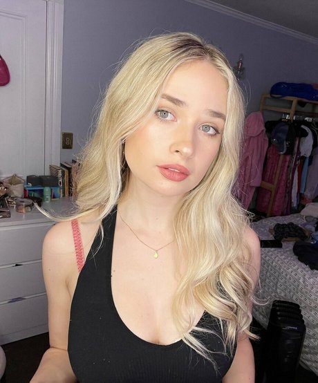 Whoistheblondegirl