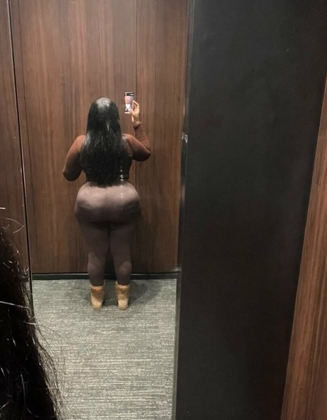 Nacktes geleaktes OnlyFans-Foto von Allohhhh