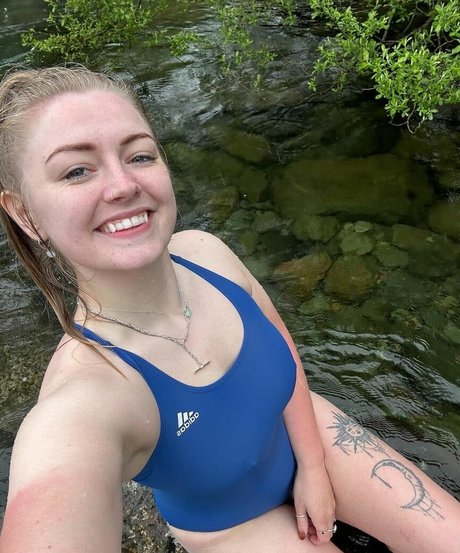 Nacktes geleaktes OnlyFans-Foto von Viewswithlou