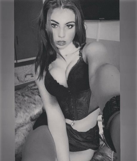 Nacktes geleaktes OnlyFans-Foto von Skyepastapins