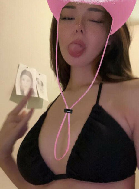 Nacktes geleaktes OnlyFans-Foto von Carly Mai
