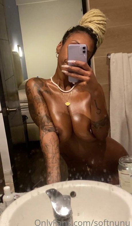 Nacktes geleaktes OnlyFans-Foto von Softnunu
