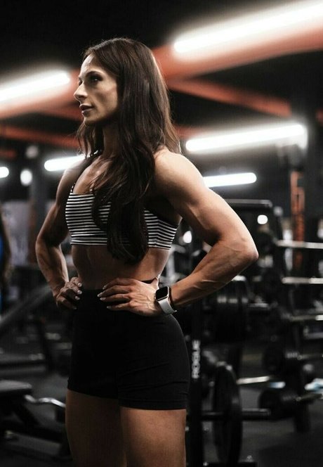 Nacktes geleaktes OnlyFans-Foto von Musclemilly