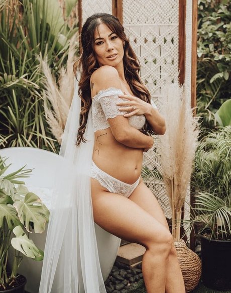 Nacktes geleaktes OnlyFans-Foto von Maya Michelle Rew