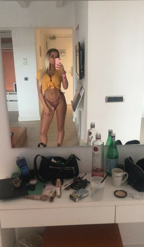 Nacktes geleaktes OnlyFans-Foto von Lucy Cartlidge