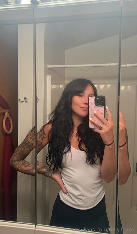 Nacktes geleaktes OnlyFans-Foto von Tullybanks