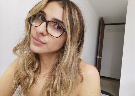 Nacktes geleaktes OnlyFans-Foto von Xperteaseing
