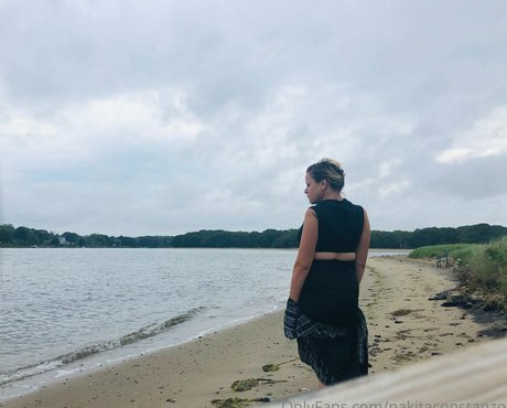 Nacktes geleaktes OnlyFans-Foto von Nakitaconstanzo