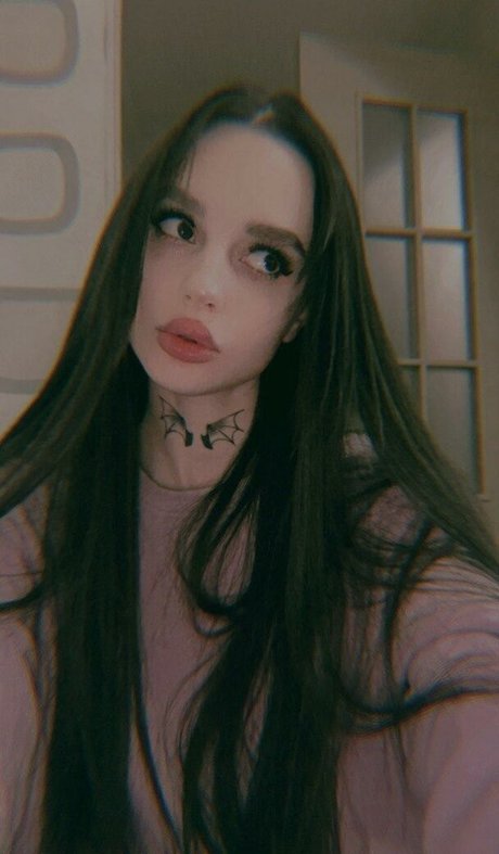 Nacktes geleaktes OnlyFans-Foto von Teaalen