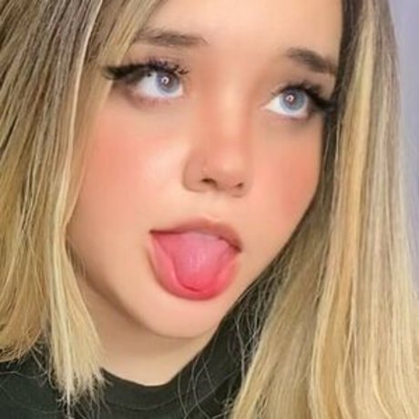 Nacktes geleaktes OnlyFans-Foto von Honeygiri