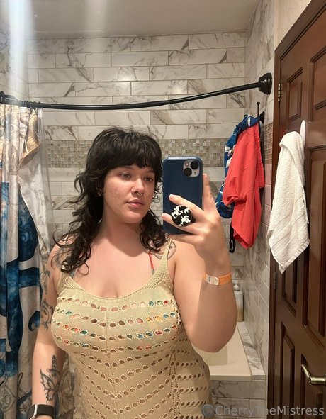 Nacktes geleaktes OnlyFans-Foto von Cherryishairy