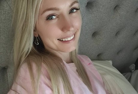 Nacktes geleaktes OnlyFans-Foto von Elinasky