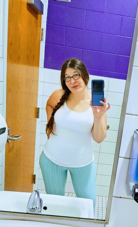 Nacktes geleaktes OnlyFans-Foto von Homeschoolannie