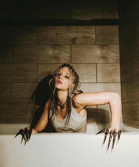 Nacktes geleaktes OnlyFans-Foto von Julia Hart