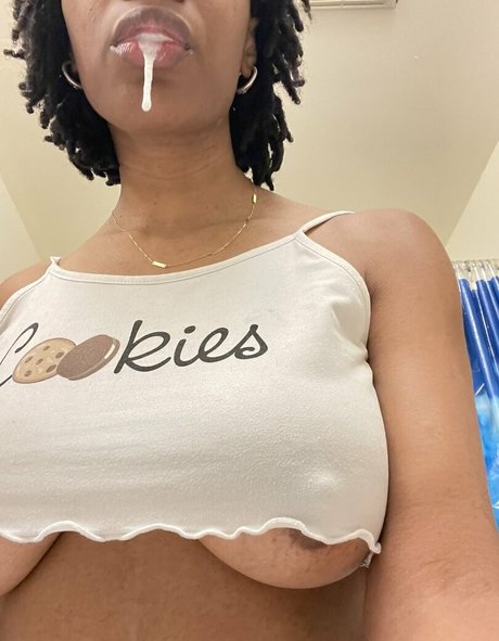 Nacktes geleaktes OnlyFans-Foto von Strawberrybubbles