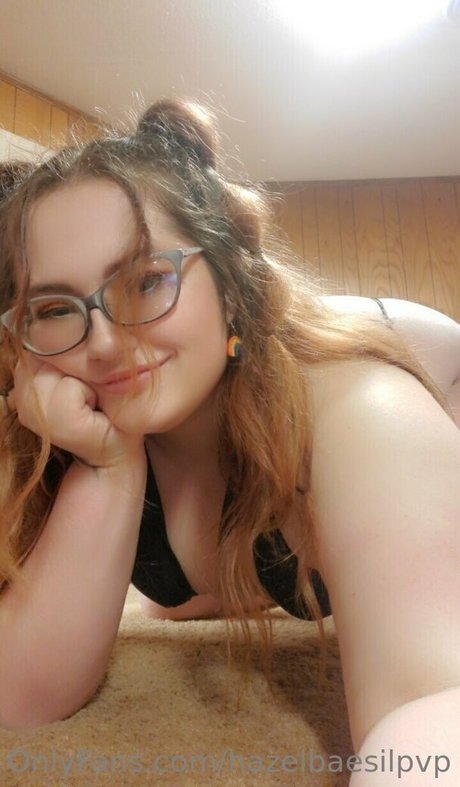 Nacktes geleaktes OnlyFans-Foto von Hazelbaesilpvp