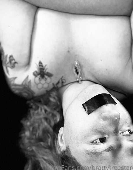 Nacktes geleaktes OnlyFans-Foto von Brattytreestar