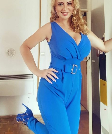 Nacktes geleaktes OnlyFans-Foto von Berina Fati