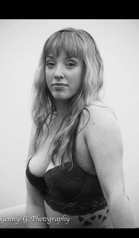 Hotwifealy