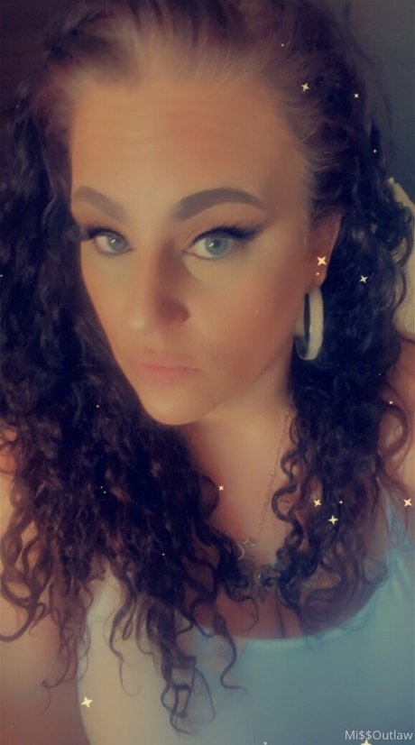 Nacktes geleaktes OnlyFans-Foto von Missoutlawakaladyk