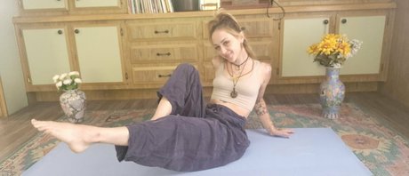 Nacktes geleaktes OnlyFans-Foto von Lilsweetpeamarie
