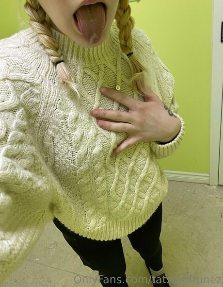 Nacktes geleaktes OnlyFans-Foto von Tatsandtunez
