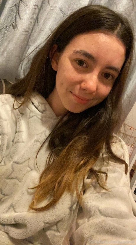 Nacktes geleaktes OnlyFans-Foto von Honeybabyx