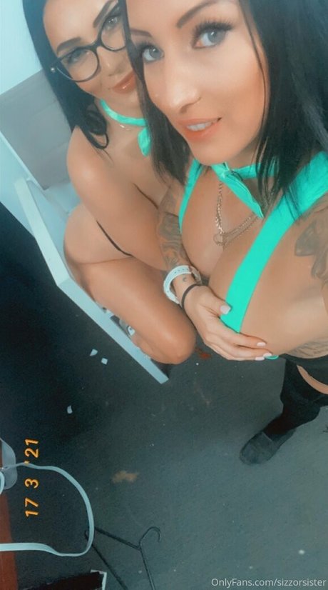 Nacktes geleaktes OnlyFans-Foto von Sizzorsister