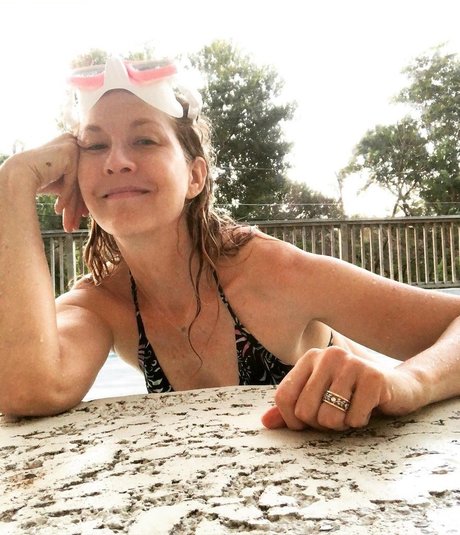 Nacktes geleaktes OnlyFans-Foto von Jenna Elfman