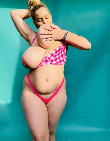 Hugeboobserin