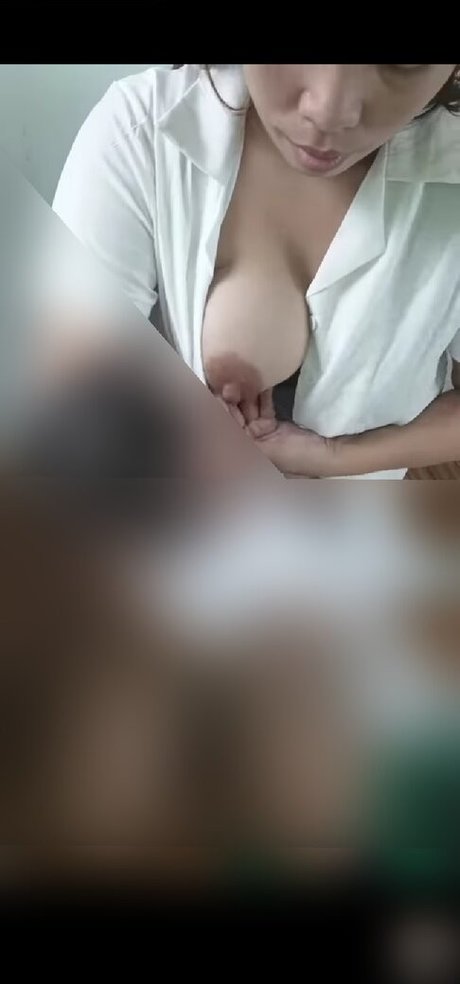 Nacktes geleaktes OnlyFans-Foto von Mama Len