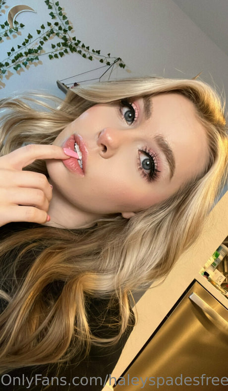Nacktes geleaktes OnlyFans-Foto von Haleyspadesfree