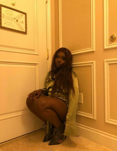 Nacktes geleaktes OnlyFans-Foto von Sissyserayah