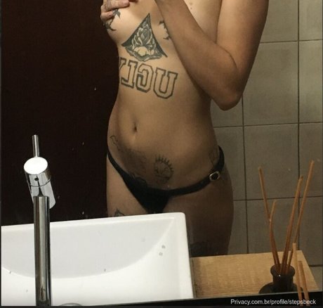 Nacktes geleaktes OnlyFans-Foto von Stepsbeck