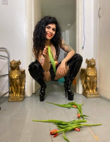 Nacktes geleaktes OnlyFans-Foto von Mistresssophiasahara