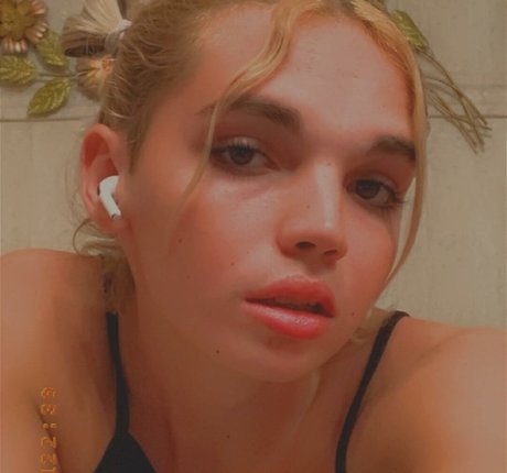 Nacktes geleaktes OnlyFans-Foto von Angelemhr