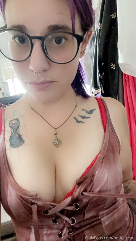 Nacktes geleaktes OnlyFans-Foto von Petitetreat