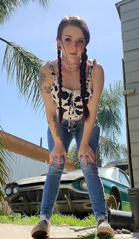 Nacktes geleaktes OnlyFans-Foto von Lilydarkofree
