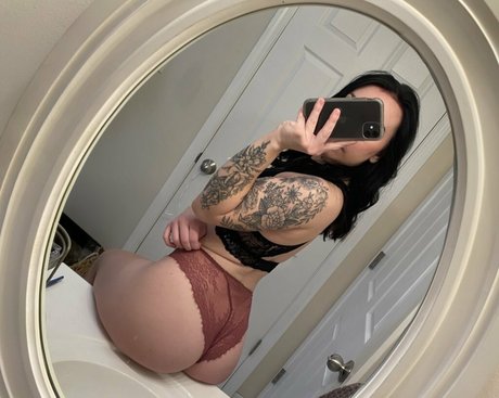 Nacktes geleaktes OnlyFans-Foto von Glizzy Mcguire