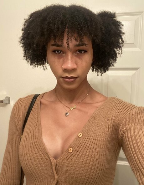 Nacktes geleaktes OnlyFans-Foto von Serena Allure