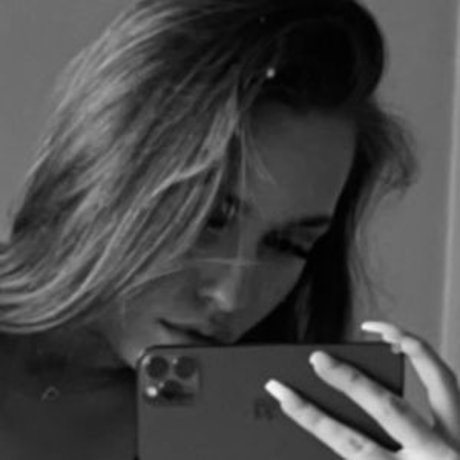 Nacktes geleaktes OnlyFans-Foto von Laura Muller