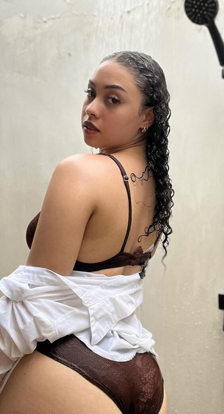 Nacktes geleaktes OnlyFans-Foto von Arielle Tara