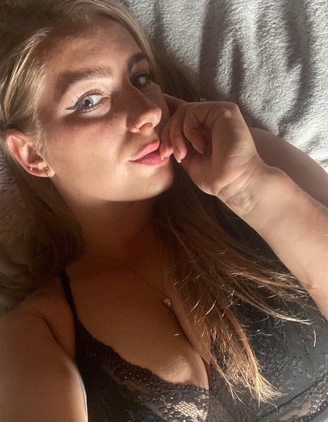 Nacktes geleaktes OnlyFans-Foto von Blondinbelka