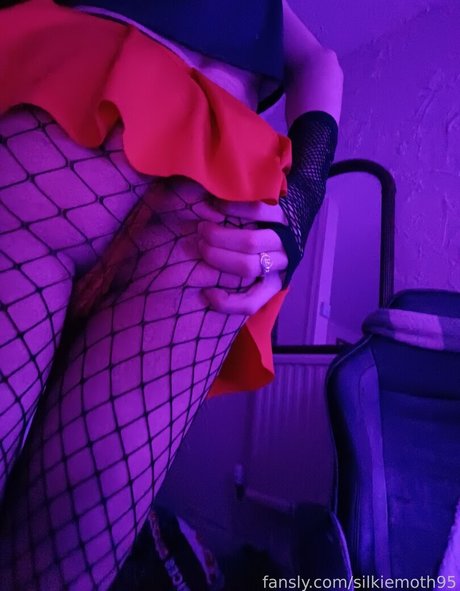 Silkiemoth95
