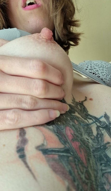 Nacktes geleaktes OnlyFans-Foto von Deessemichto