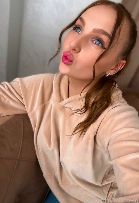 Nacktes geleaktes OnlyFans-Foto von Squirtteen