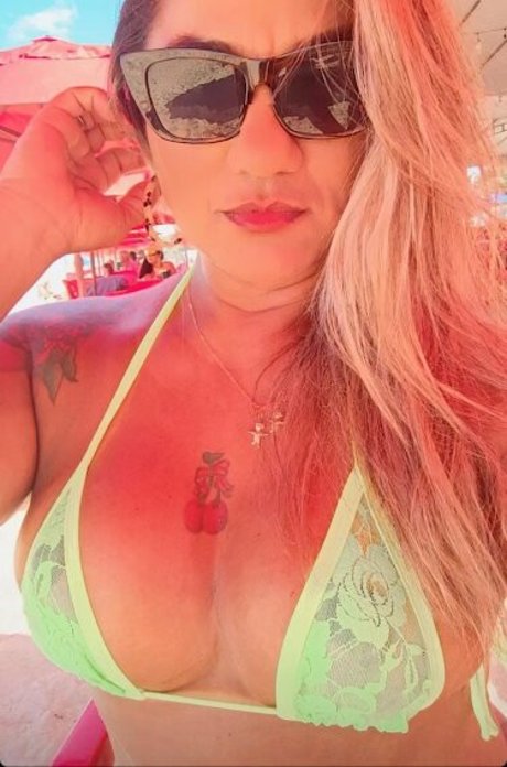 Nacktes geleaktes OnlyFans-Foto von Esther Exhib