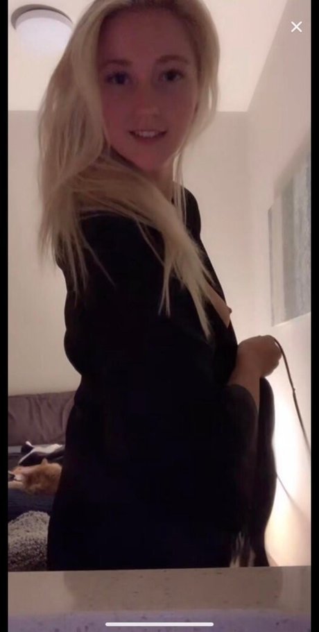 Nacktes geleaktes OnlyFans-Foto von Paige Loren