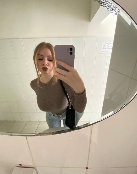 Nacktes geleaktes OnlyFans-Foto von Katrlvinaa