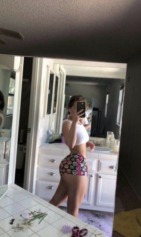 Nacktes geleaktes OnlyFans-Foto von Bigbootibella